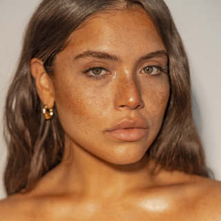Dolce Glow-Close-up of a model using Dolce Glow Contour
