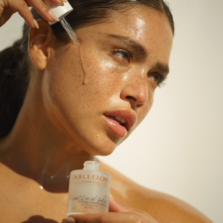 
  
    Dolce Glow-Sun-kissed skin with Dolce Glow Goccia di Sole.
  
