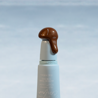 Dolce Glow Gimme More Contour – Open Tube Displaying Darker Shade Texture