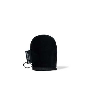 
  
    Dolce Glow Mini black Application Mitt Perfect for precise, streak-free self-tan application on smaller areas.
  
